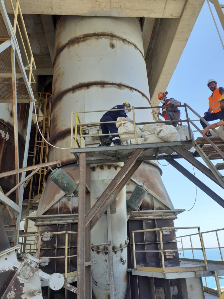 Operasyonda ele geçirilen tonlarca uyuşturucu, 1500 derecelik kazanda imha edildi