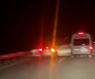 Sürücüsünün 'dur' ihtarına uymadığı minibüsten 29 kaçak göçmen çıktı