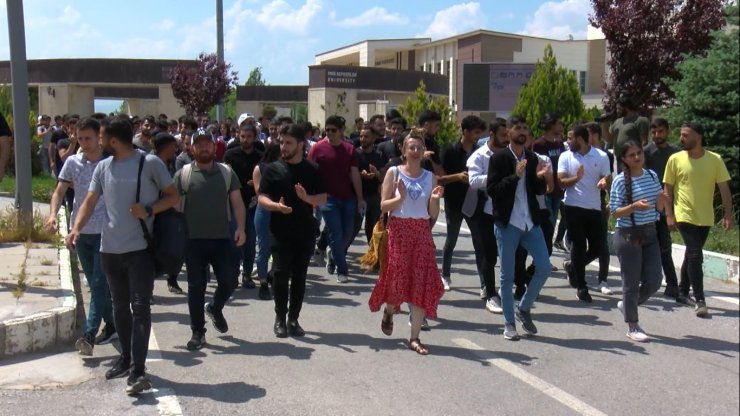 Üniversite öğrencilerinden 'ulaşım' eylemi