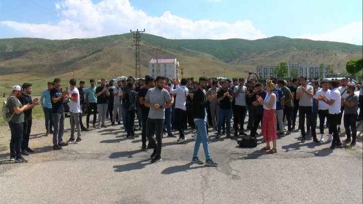 Üniversite öğrencilerinden 'ulaşım' eylemi