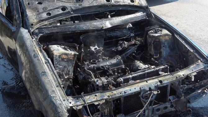 Alevlere teslim olan araç hurdaya döndü