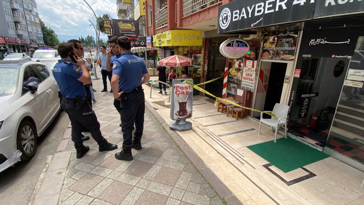 Çay ocağında kavga; bacağından vurup, polise teslim oldu