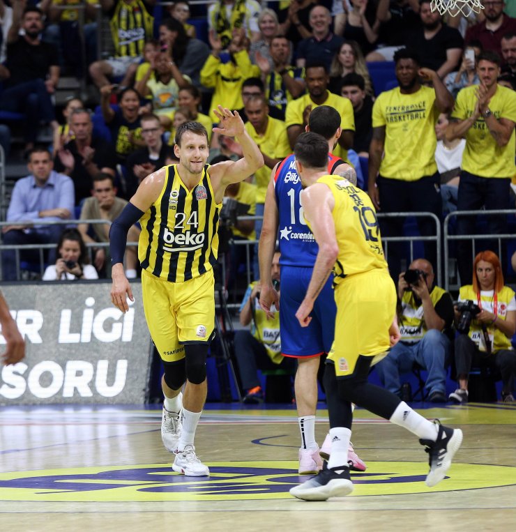 Fenerbahçe Beko'dan 15 sayı fark
