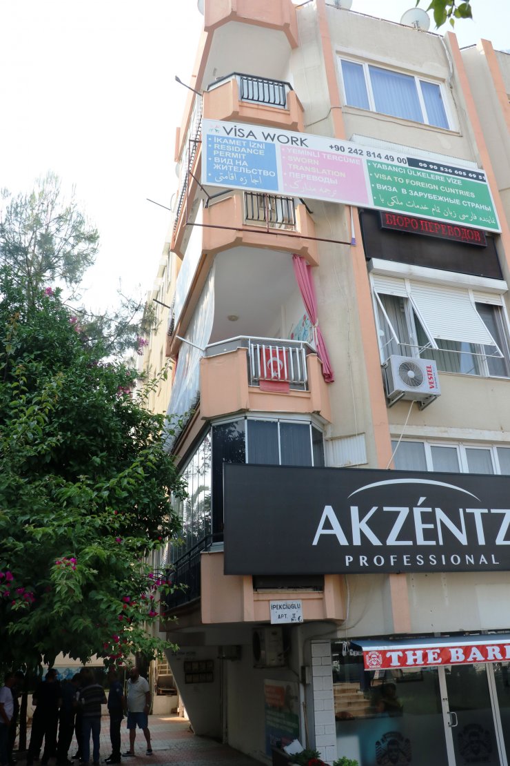 Hasta ziyaretine gittiği binada merdivenden düşüp öldü