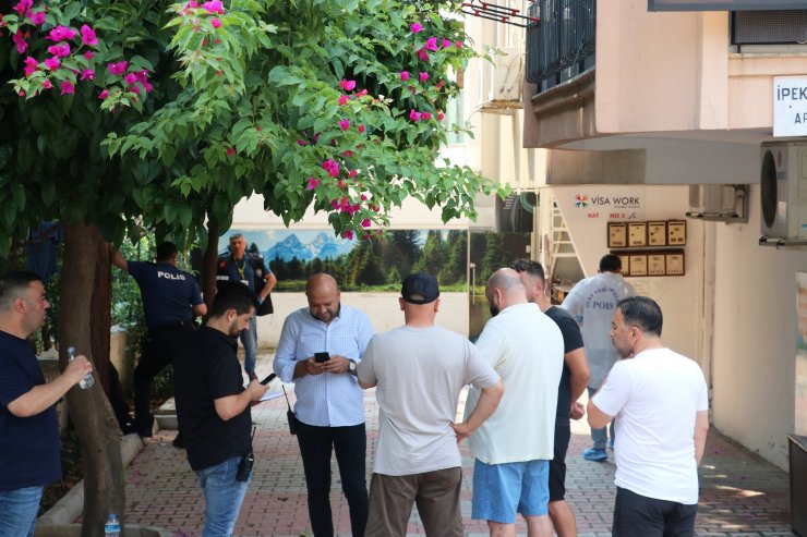 Hasta ziyaretine gittiği binada merdivenden düşüp öldü