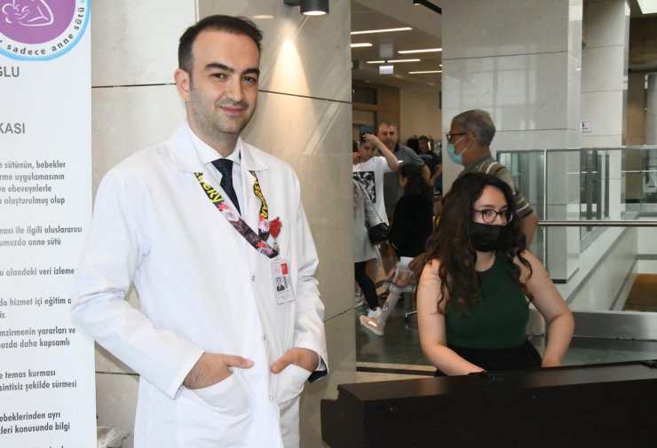 Hastaları piyano çalarak karşılıyorlar