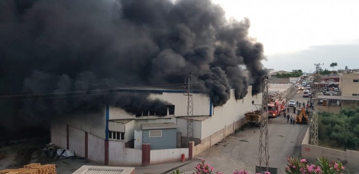 Hatay'da antrepo yangını