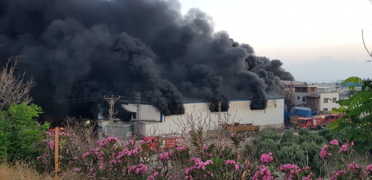 Hatay'da antrepo yangını