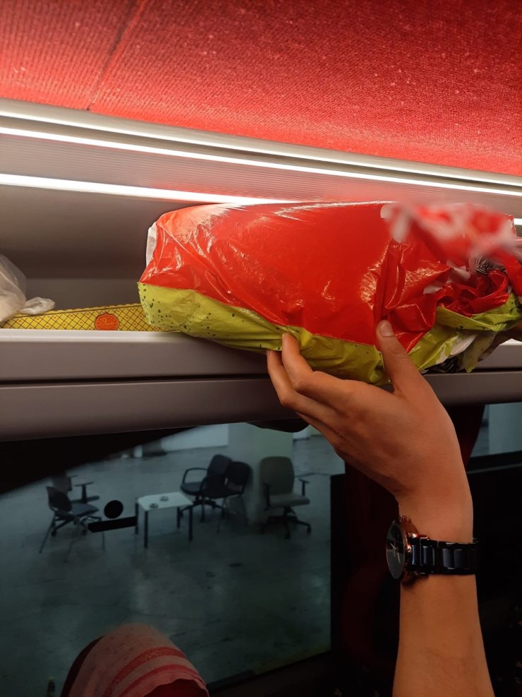 Kaçak sokulmak istenen arılara el koyuldu