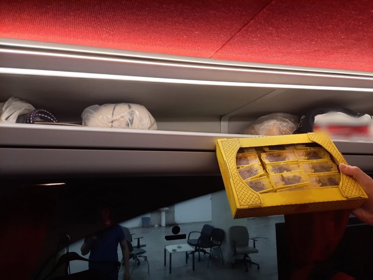 Kaçak sokulmak istenen arılara el koyuldu