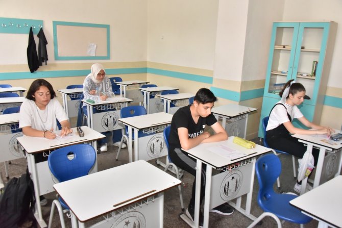 “Karatay Okuyor Projesi”ne katılan öğrenciler sınavda ter döktü