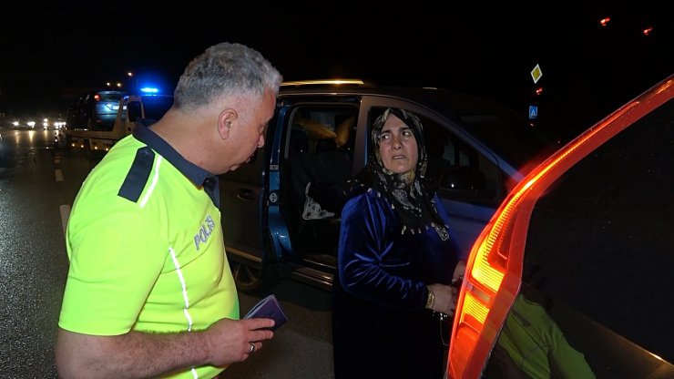 Kırmızı ışıkta geçen otomobil cipe çarptı: 4 yaralı