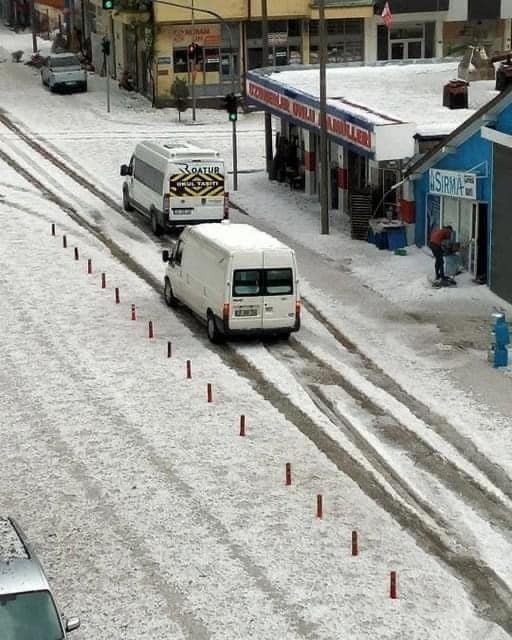 Konya'da ceviz büyüklüğündeki dolu ekili arazilere zarar verdi, ağaçların yapraklarını döktü