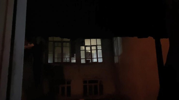 Yalnız yaşayan ve evinden kötü kokular gelen kadın ölü bulundu