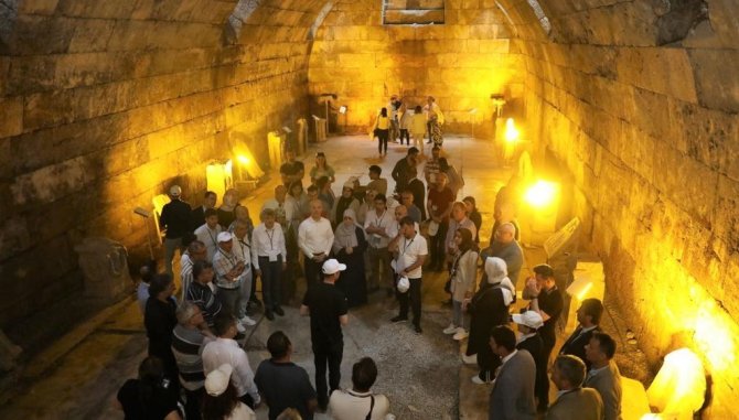 YÖK Başkanı Özvar ve rektörler, Aizanoi Antik Kent’i ziyaret etti