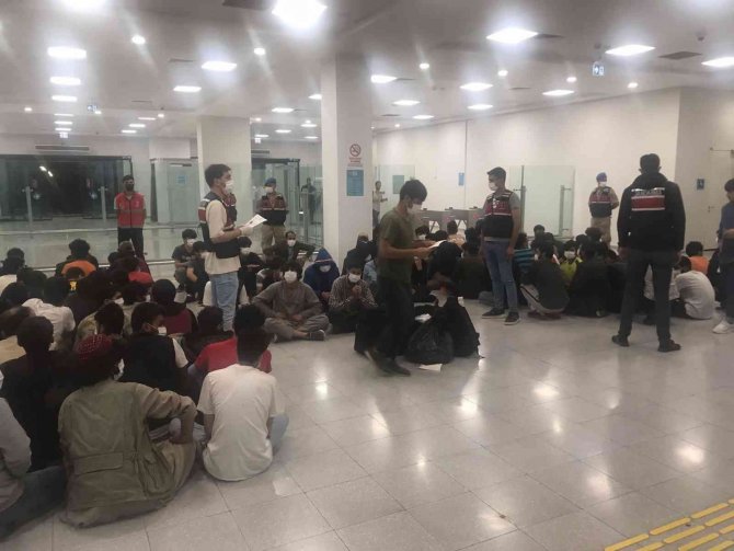 221 Afgan göçmen ülkelerine gönderildi