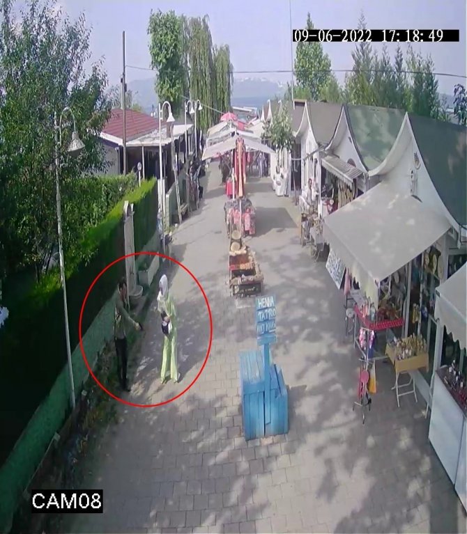 Boşanma aşamasındaki eşine kurşun yağdırdı