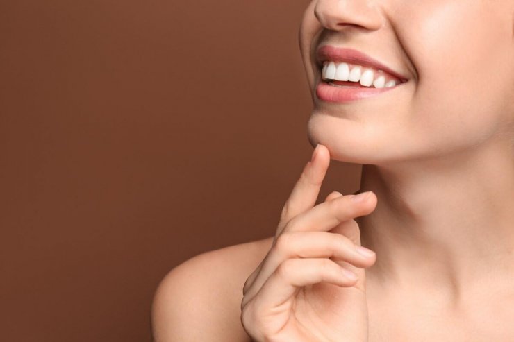 Çene kemiği eriyen hastalara zigomatik implant tavsiyesi