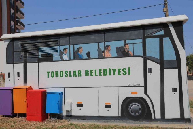Elektrik trafosu belediye servis otobüsü görünümüne dönüştü