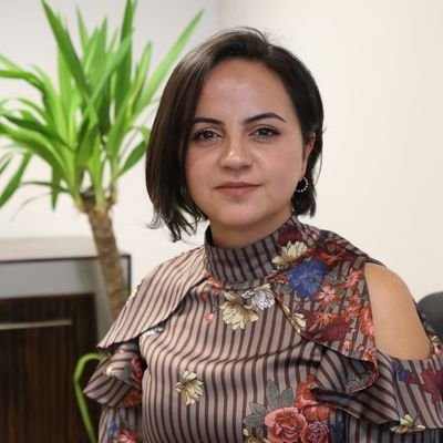 Etek giyen kadın avukat, ‘Kürsünün arkasında anlatın’ denilince konuşmayı bıraktı