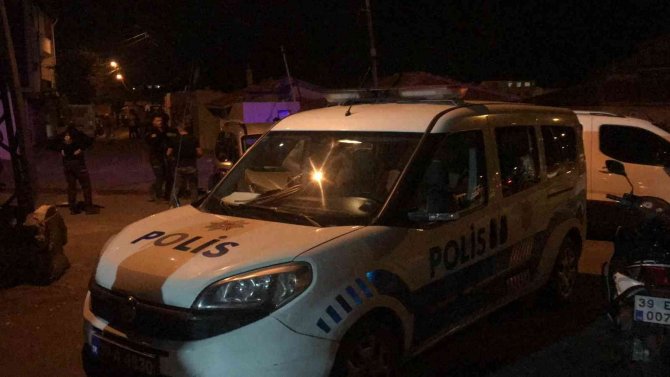 Gözaltına alınan şüphelinin yakınları tepki gösterdi: 1 polis memuru yaralandı