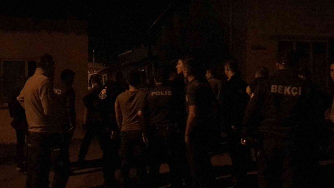 Gözaltına alınan şüphelinin yakınları tepki gösterdi: 1 polis memuru yaralandı