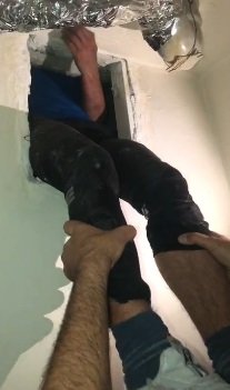 Havalandırma boşluğunda yakalandı