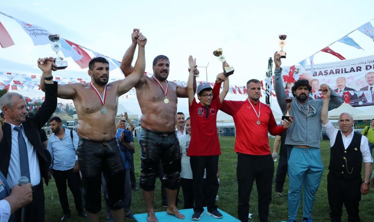 Hüseyin Pehlivan Yağlı Güreşleri’nde başpehlivan Recep Kara oldu