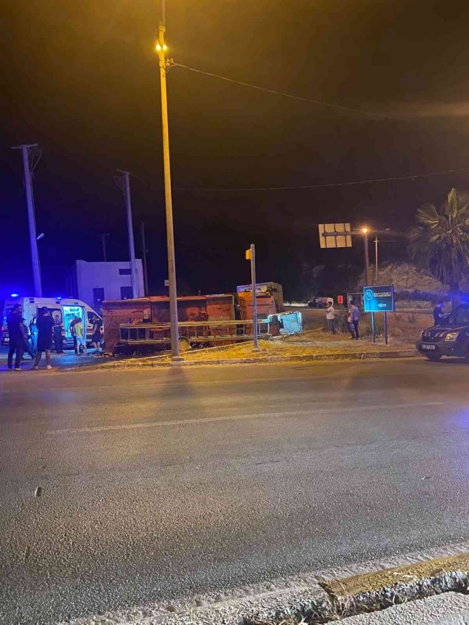 İtfaiye ekibi yangına giderken kaza yaptı 2 yaralı