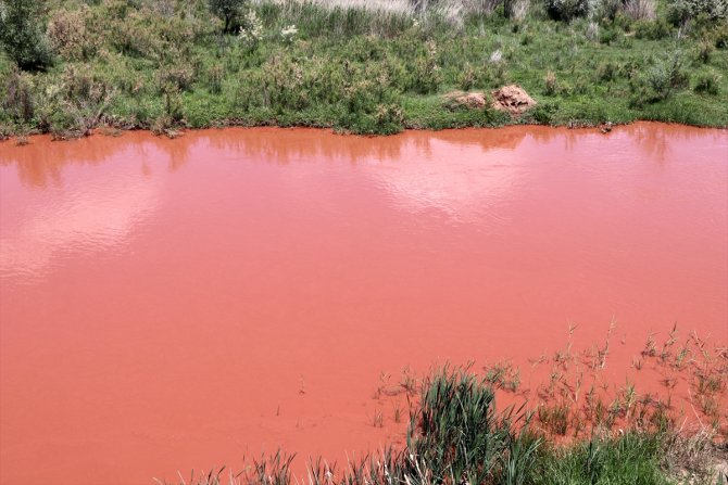 Türkiye'nin en uzun nehri Kızılırmak kızıla büründü