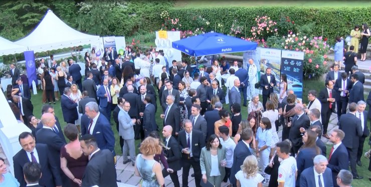 Kraliçe 2'nci Elizabeth'in 96'ncı yaşı Ankara'da kutlandı