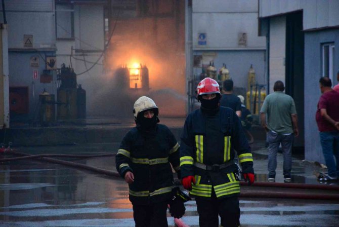 Tüp dolum merkezinde patlama: Ekipler yangını söndürmek için seferber oldu