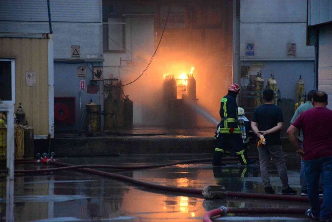 Tüp dolum merkezinde patlama: Ekipler yangını söndürmek için seferber oldu