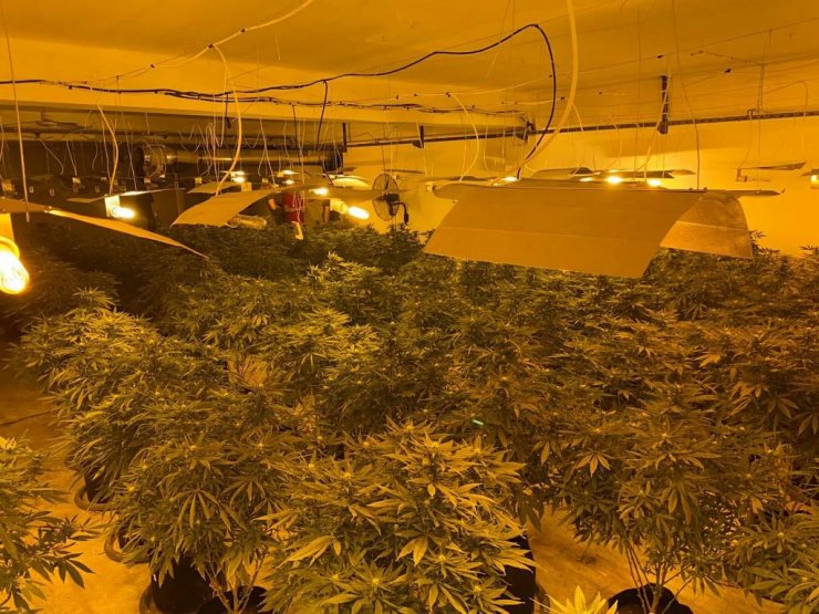 Uyuşturucu imalathanesine baskın: 4 gözaltı