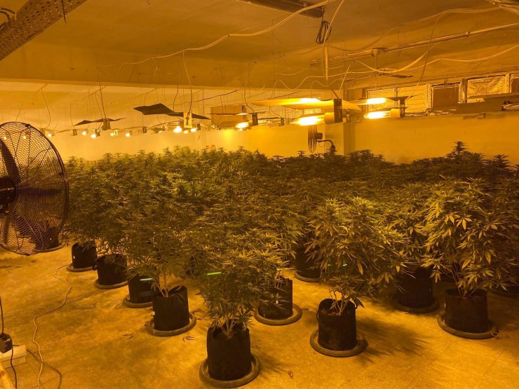 Uyuşturucu imalathanesine baskın: 4 gözaltı