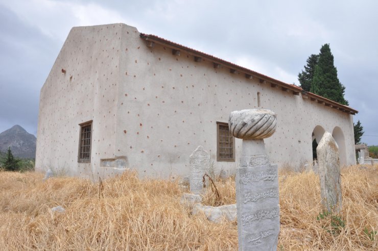 2 asırlık tarihi caminin restorasyonuna tepki