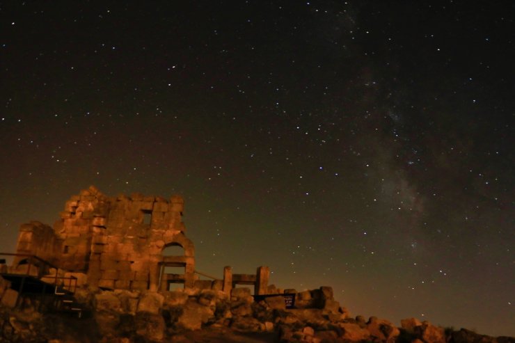 3 bin yıllık Zerzevan Kalesi’nde Samanyolu'nu izlediler