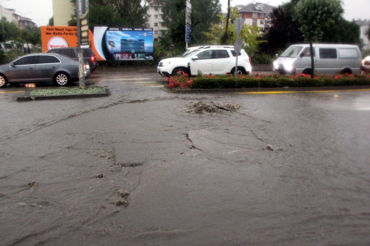 Bolu'da sağanak su baskınlarına yol açtı