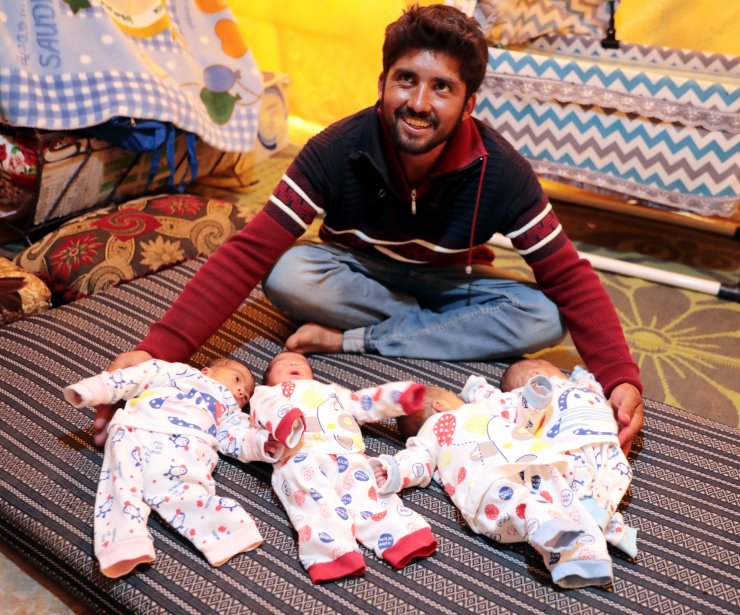 Çadırda doğan dördüzlere Barış, Pınar, Fırat ve Rıfat isimleri verildi