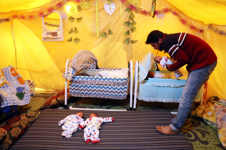 Çadırda doğan dördüzlere Barış, Pınar, Fırat ve Rıfat isimleri verildi