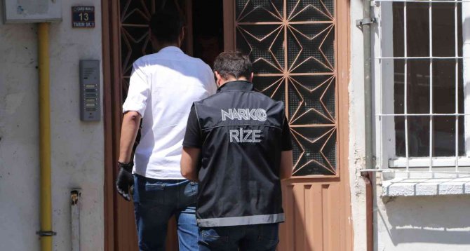 Eşini öldüren adamın evinde yapılan aramada kenevir ele geçirildi