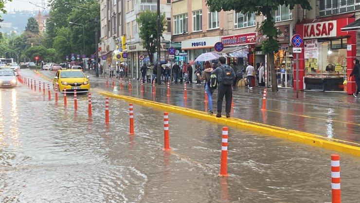 Eskişehir’de sağanak etkili oldu