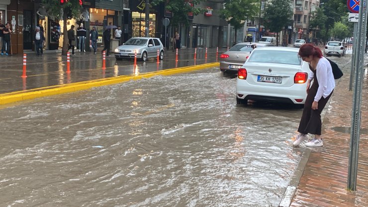 Eskişehir’de sağanak etkili oldu