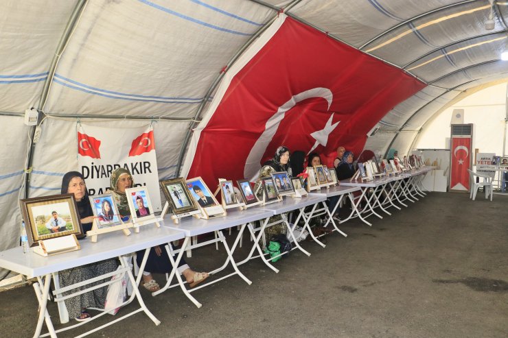 Evlat nöbetindeki babadan oğluna: Gelirsen hasretlik bitecek