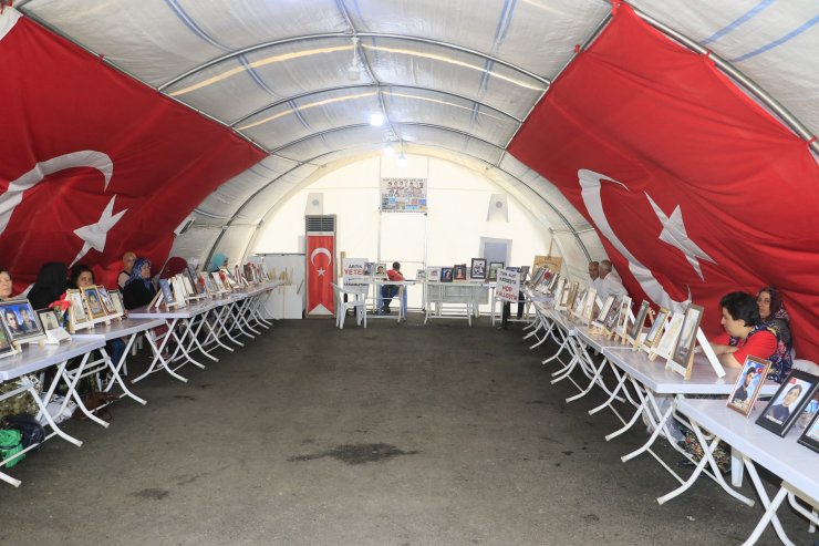 Evlat nöbetindeki babadan oğluna: Gelirsen hasretlik bitecek