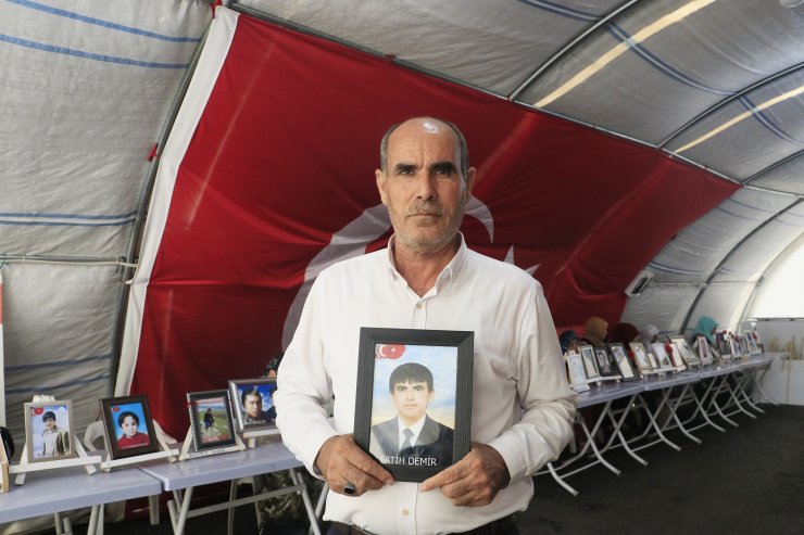 Evlat nöbetindeki babadan oğluna: Gelirsen hasretlik bitecek