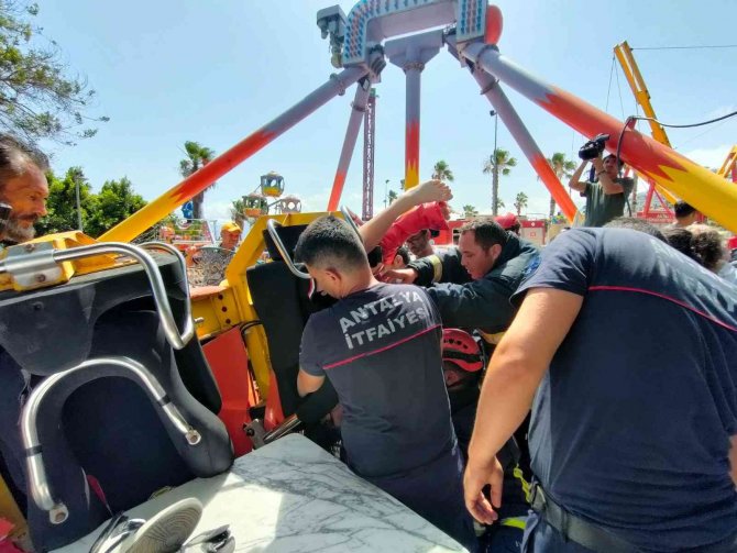 Lunaparkta salıncak platformdan çıktı, 3 çocuk yaralandı
