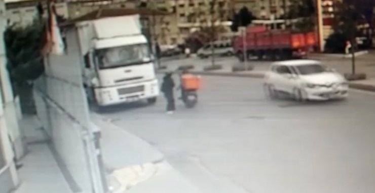 Motokuryeden minibüs bekleyen kadına taciz