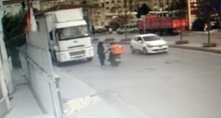 Motokuryeden minibüs bekleyen kadına taciz