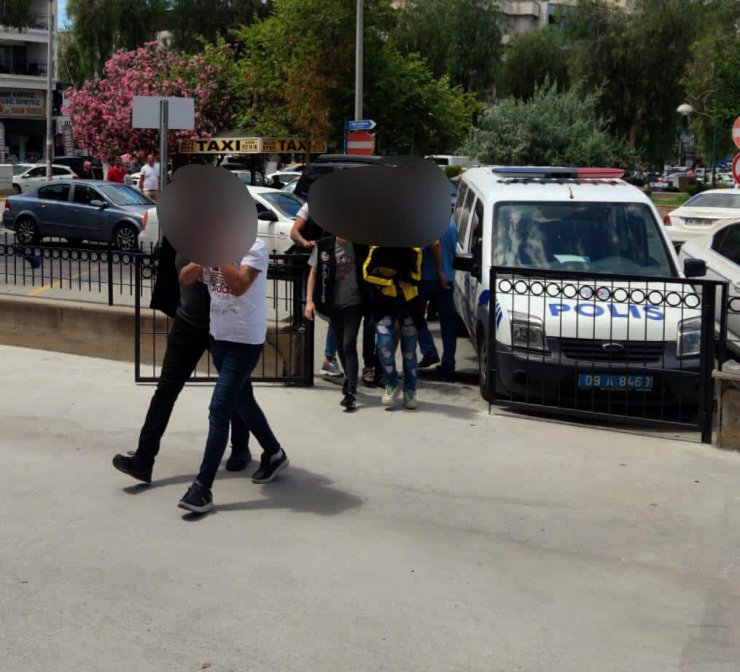 Otomobilde uyuşturucuyla yakalanan 4 şüpheliden 1'i tutuklandı